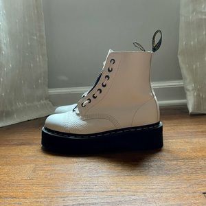 DR. MARTENS Sinclair Leather Womens Platform Boots NWOT
